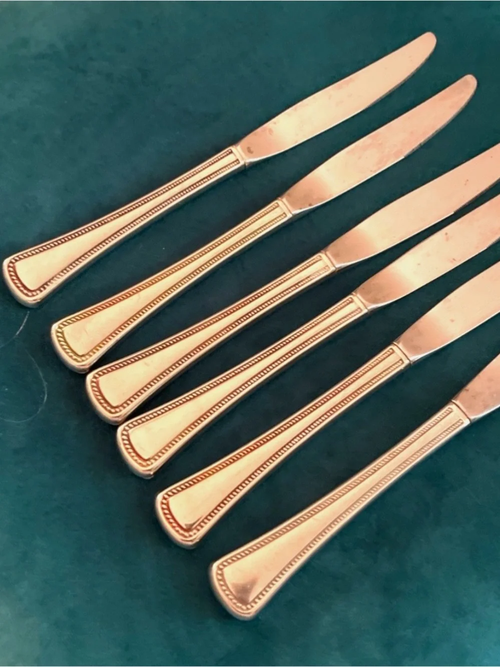 Set of 6 Oneida Stainless Needlepoint Dinner Knives